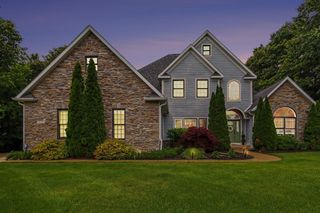 8638 Weeping Pine Lane, Kalamazoo, MI 49009