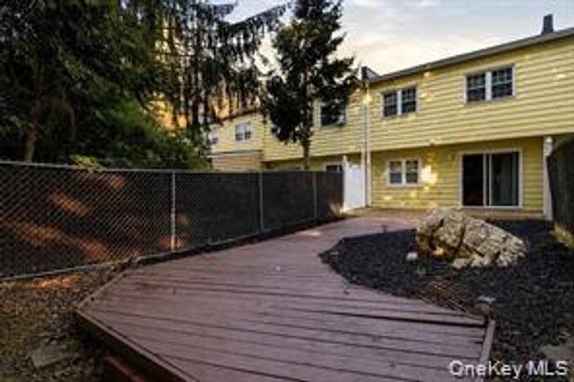 7 Roundtree Court, Beacon, NY 12508