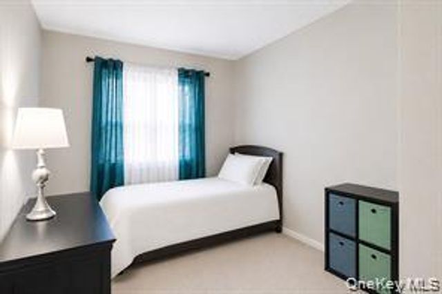 7 Roundtree Court, Beacon, NY 12508