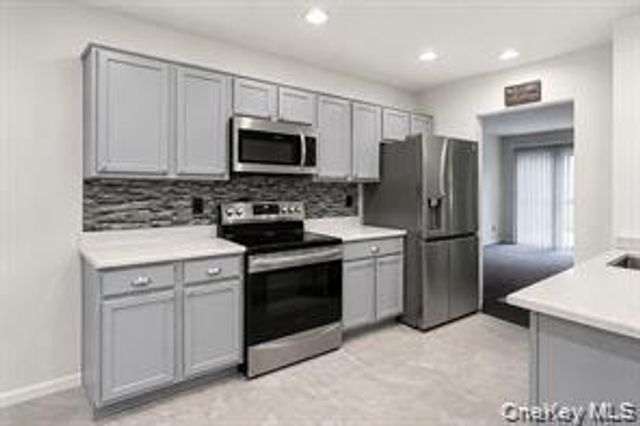 7 Roundtree Court, Beacon, NY 12508