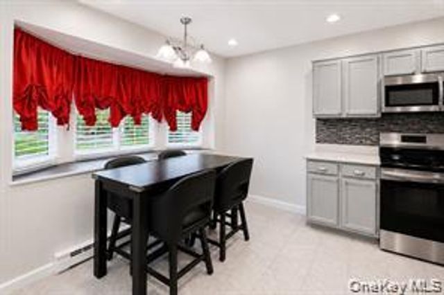 7 Roundtree Court, Beacon, NY 12508