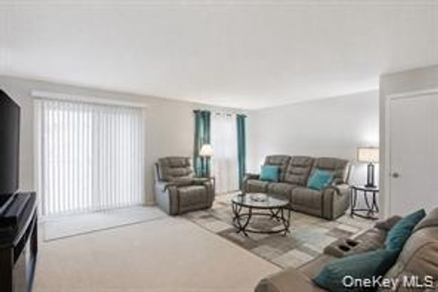 7 Roundtree Court, Beacon, NY 12508