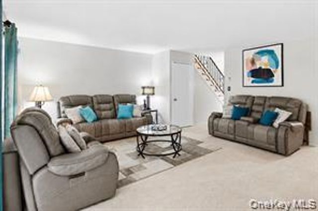 7 Roundtree Court, Beacon, NY 12508