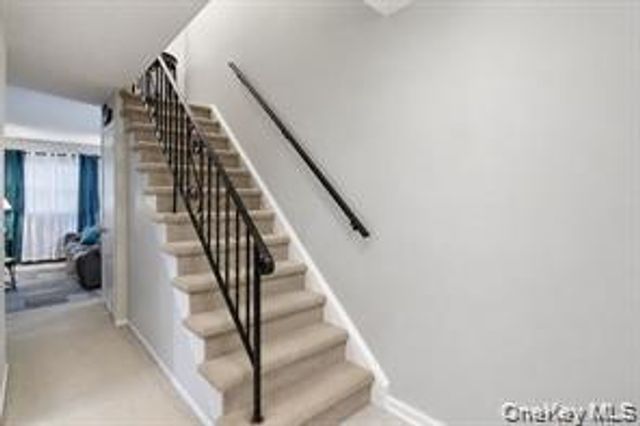 7 Roundtree Court, Beacon, NY 12508