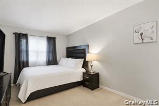 7 Roundtree Court, Beacon, NY 12508