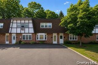7 Roundtree Court, Beacon, NY 12508