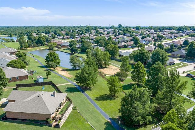 2024 Lakeside Drive, Midwest City, OK 73130