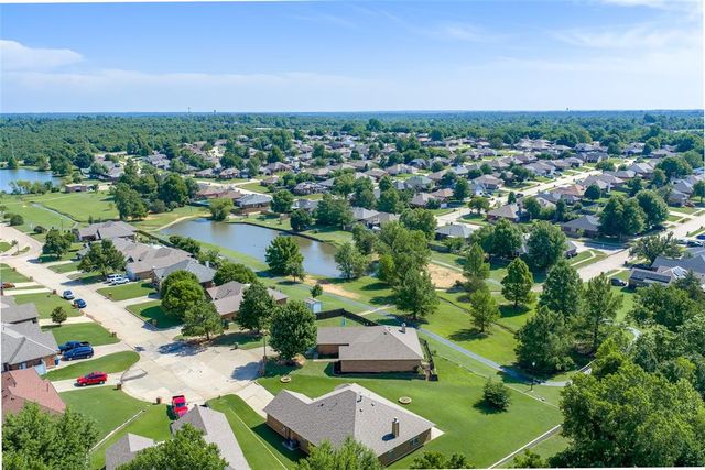 2024 Lakeside Drive, Midwest City, OK 73130