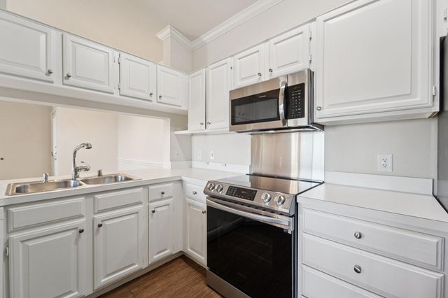 2111 S Welch Street A318, Houston, TX 77019