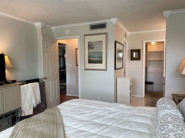 1 Royal Palm Way 201, Boca Raton, FL 33432