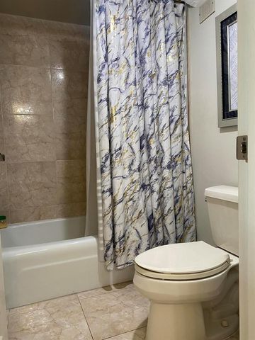 1 Royal Palm Way 201, Boca Raton, FL 33432