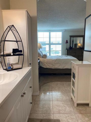 1 Royal Palm Way 201, Boca Raton, FL 33432