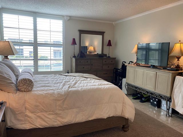 1 Royal Palm Way 201, Boca Raton, FL 33432