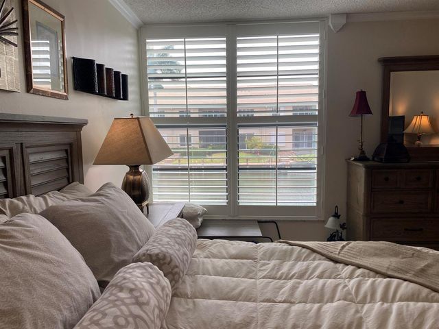 1 Royal Palm Way 201, Boca Raton, FL 33432