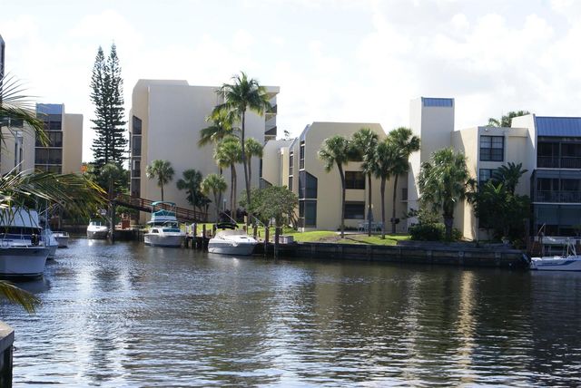 1 Royal Palm Way 201, Boca Raton, FL 33432