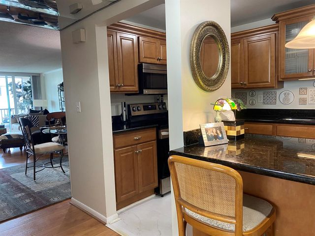 1 Royal Palm Way 201, Boca Raton, FL 33432