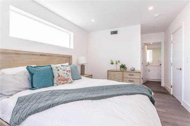 1032 N Oxford, Los Angeles, CA 90029