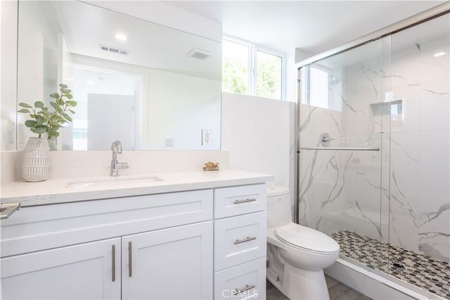 1032 N Oxford, Los Angeles, CA 90029