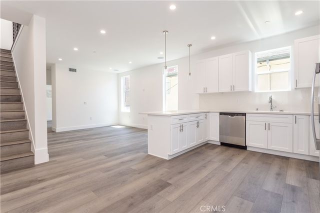 1032 N Oxford, Los Angeles, CA 90029