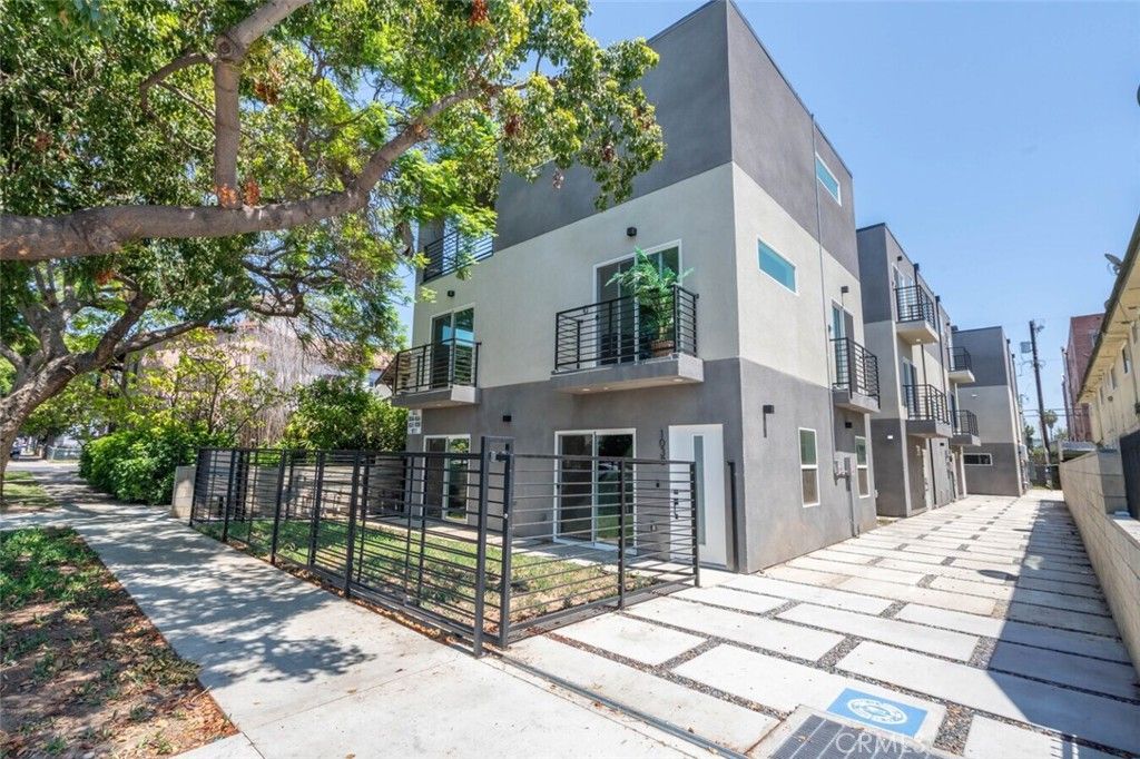 1032 N Oxford, Los Angeles, CA 90029