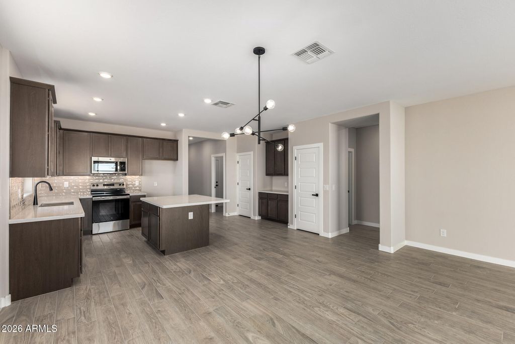 Image 3 of property listing at 1277 E Ridgerock Loop, Casa Grande, AZ 85122
