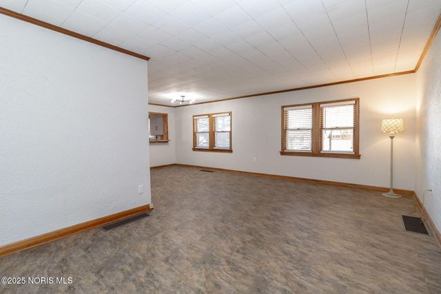 402 E Indiana Avenue, Maumee, OH 43537