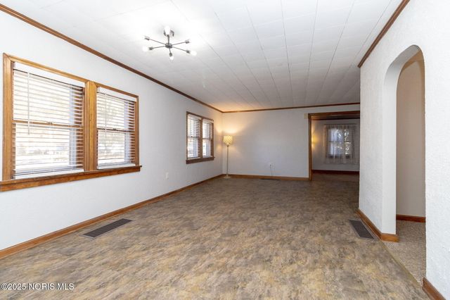 402 E Indiana Avenue, Maumee, OH 43537