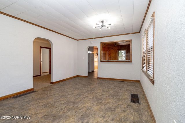 402 E Indiana Avenue, Maumee, OH 43537