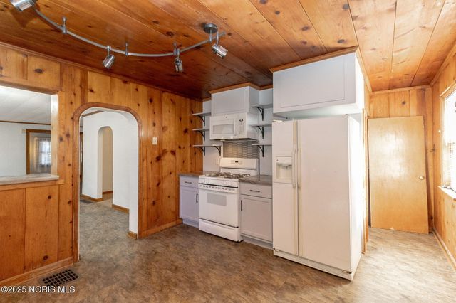 402 E Indiana Avenue, Maumee, OH 43537