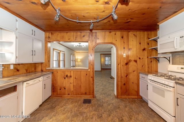 402 E Indiana Avenue, Maumee, OH 43537