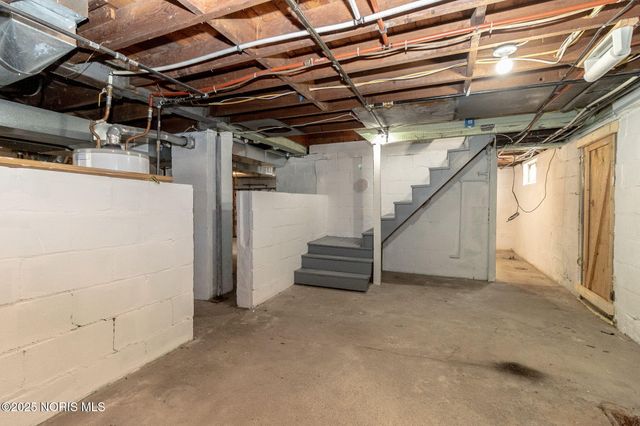 402 E Indiana Avenue, Maumee, OH 43537