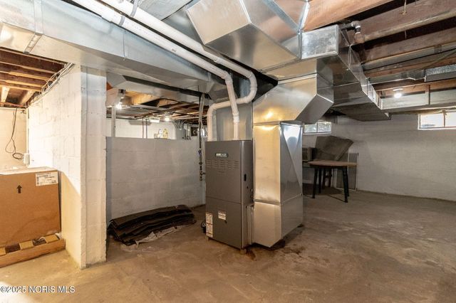 402 E Indiana Avenue, Maumee, OH 43537