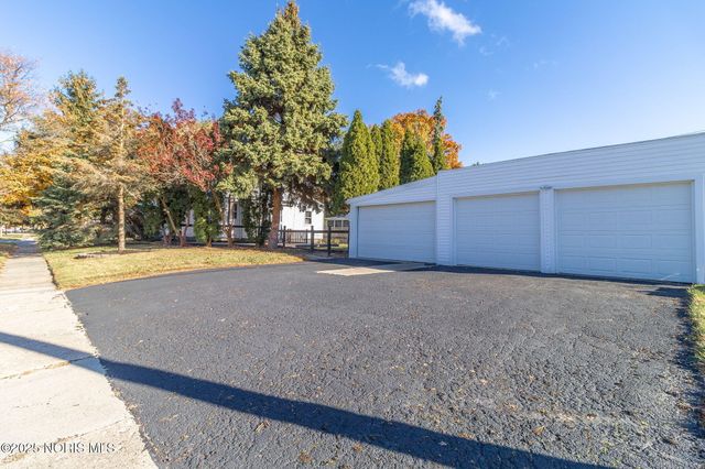 402 E Indiana Avenue, Maumee, OH 43537