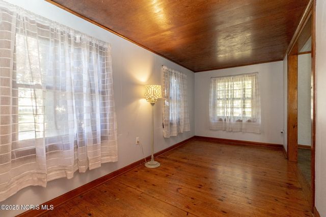 402 E Indiana Avenue, Maumee, OH 43537