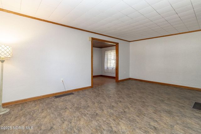 402 E Indiana Avenue, Maumee, OH 43537