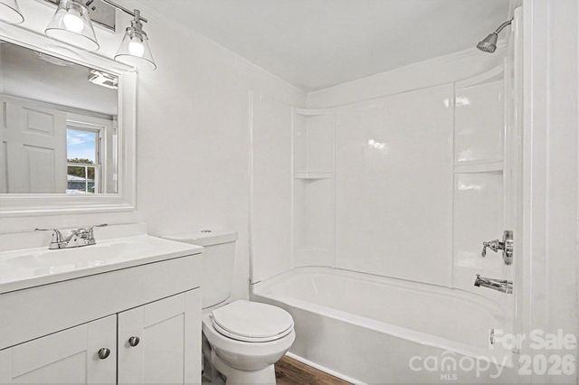 3042 N Oxford Street, Claremont, NC 28610