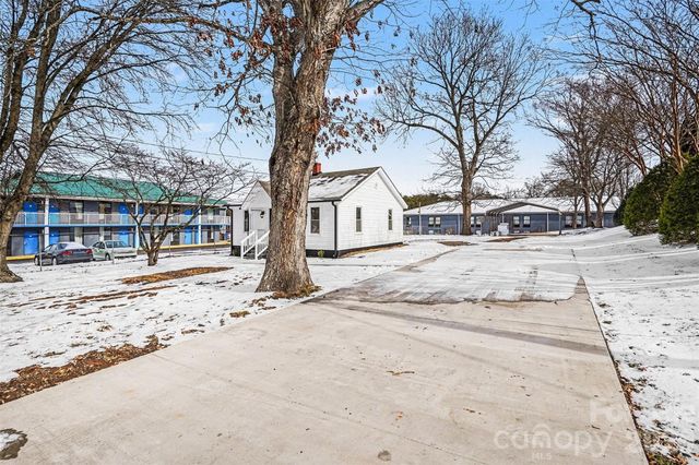 3042 N Oxford Street, Claremont, NC 28610