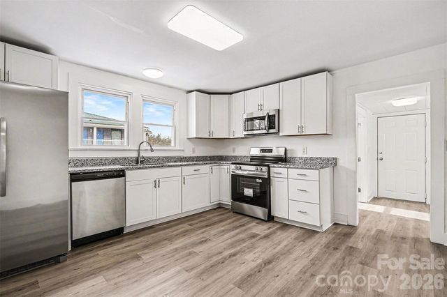 3042 N Oxford Street, Claremont, NC 28610