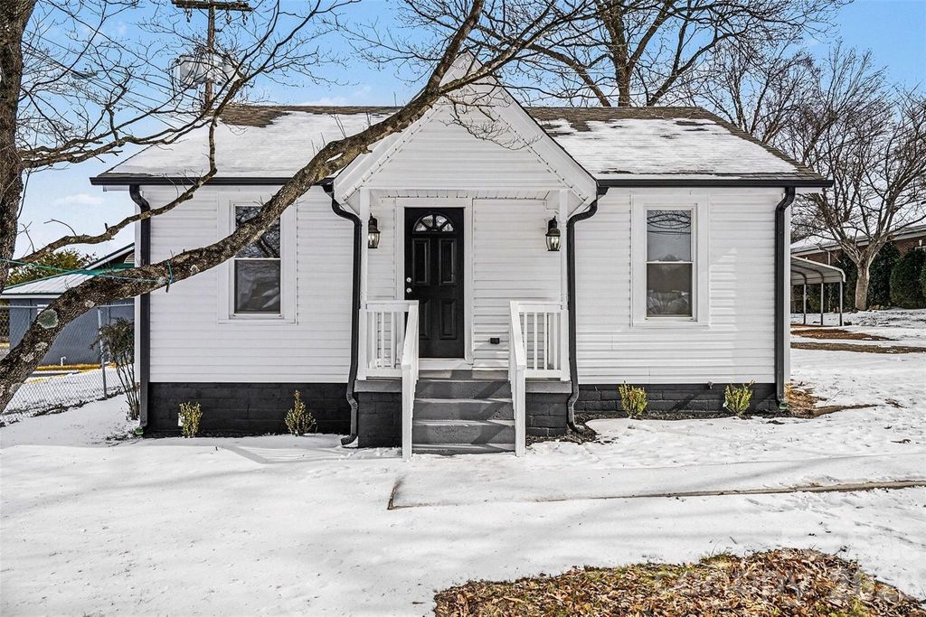 3042 N Oxford Street, Claremont, NC 28610