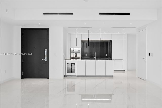 300 Biscayne Blvd Way 1103, Miami, FL 33131