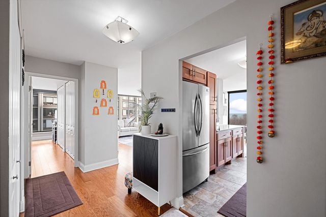 5445 N Sheridan Road 802, Chicago, IL 60640
