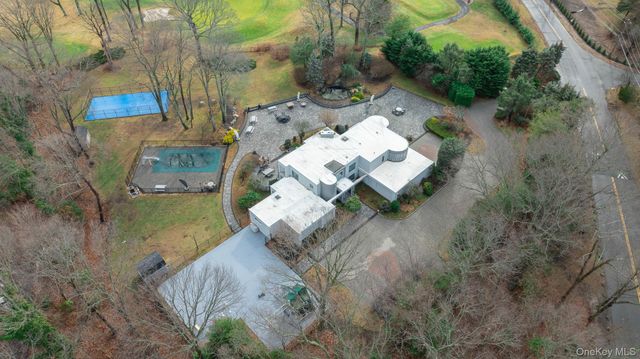 83 Cliff Road, Port Jefferson, NY 11777