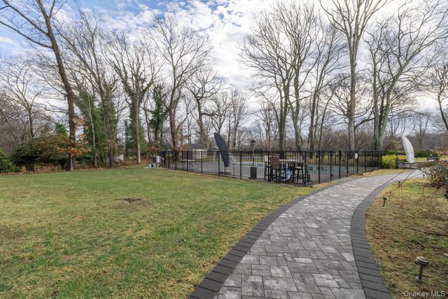 83 Cliff Road, Port Jefferson, NY 11777