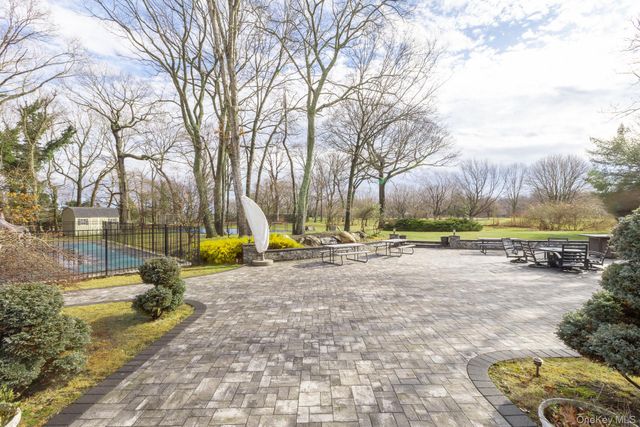 83 Cliff Road, Port Jefferson, NY 11777