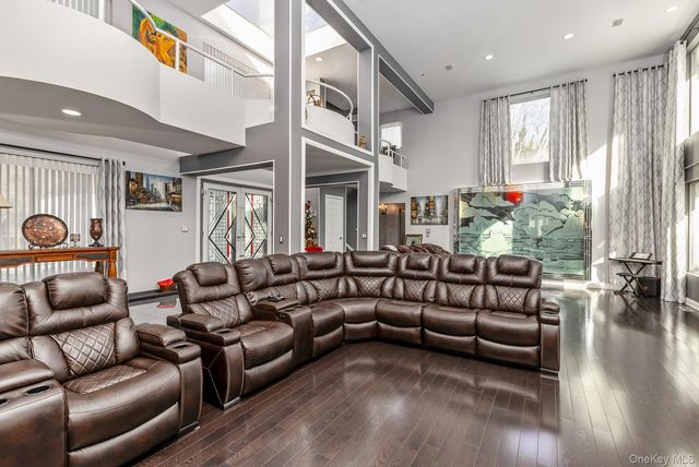 83 Cliff Road, Port Jefferson, NY 11777