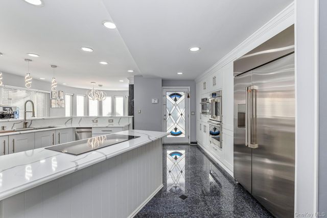 83 Cliff Road, Port Jefferson, NY 11777