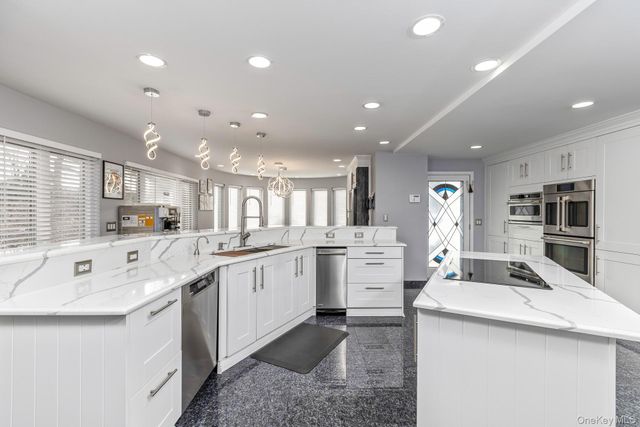 83 Cliff Road, Port Jefferson, NY 11777