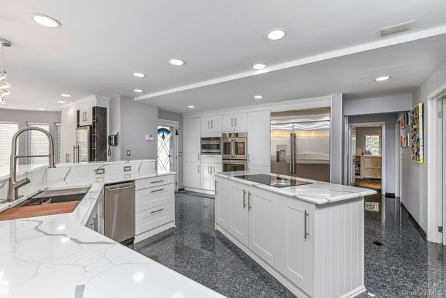 83 Cliff Road, Port Jefferson, NY 11777