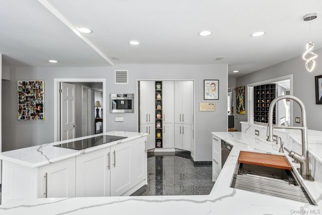 83 Cliff Road, Port Jefferson, NY 11777