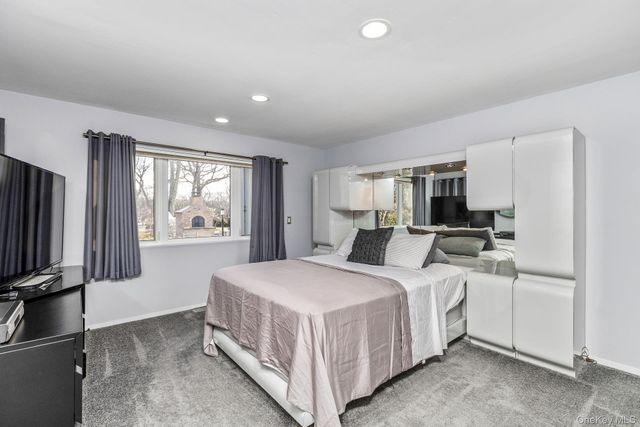 83 Cliff Road, Port Jefferson, NY 11777